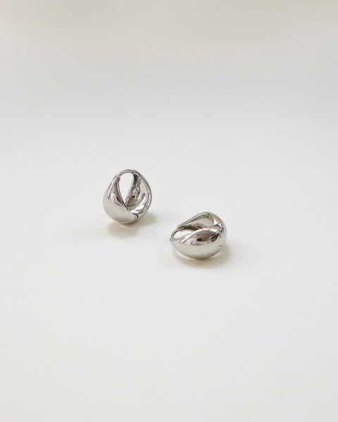 Chunky silver hoop earrings for everyday wear @thehexad