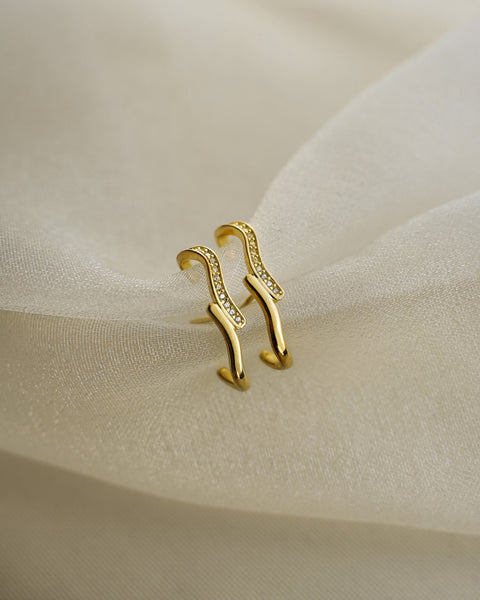 beautiful details of the hexad's echo suspender earrings in gold from its highly raved illusion earrings collection