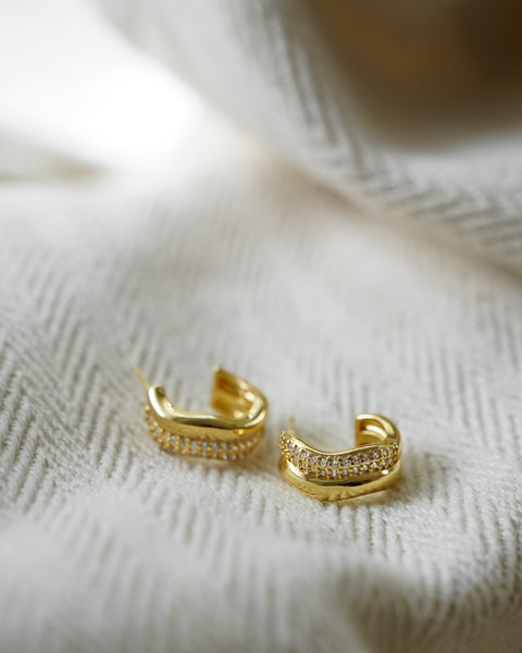 brand new crest double hoop earrings are offers a unique twist on your regular hoops with its subtle wave like shape