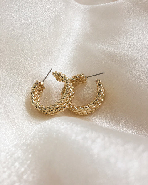 Beautiful three-layered rope chain hoop earrings by The Hexad