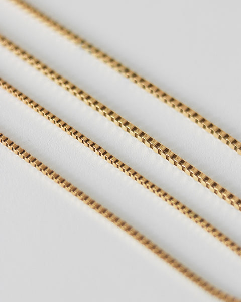 Boxy cut chain link necklace in gold - The Hexad 's Script Chain