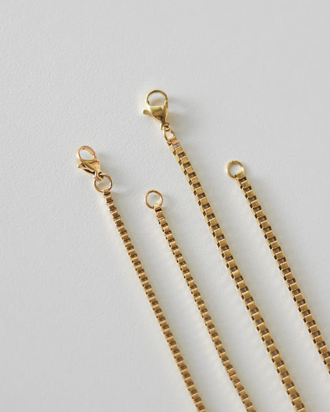 Boxy square chain necklace with lobster clasp closure - Script necklace @thehexad
