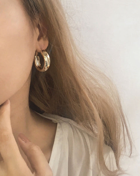 Chunky round statement gold hoop earrings - Uera by @thehexad