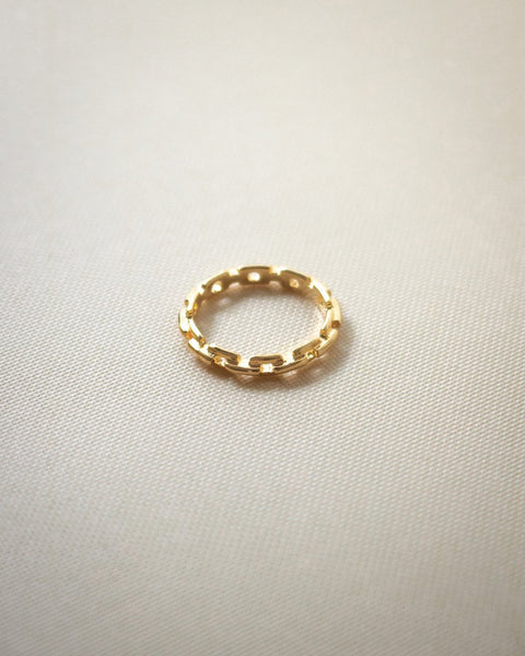 Luxor ring in gold by The Hexad Jewelry