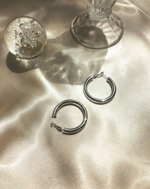 Medium sized Silver tubular hoops from the Kyo Hoops collection by TheHexad