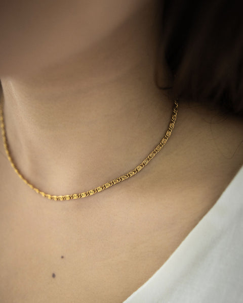 Rosette chain necklace in Gold by The Hexad