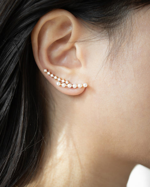 Slide on this crawler style earrings - no piercings needed @thehexad