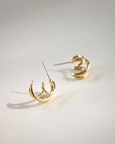 Triple hoop earrings in one @thehexad