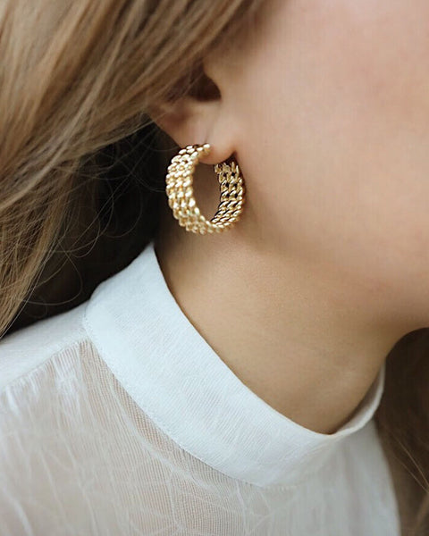 Twisted ropes interpreted as a chunky hoop earring - by THE HEXAD