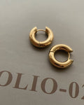 chunky and thick gold hoop earrings | the hexad kiyo clicker earrings